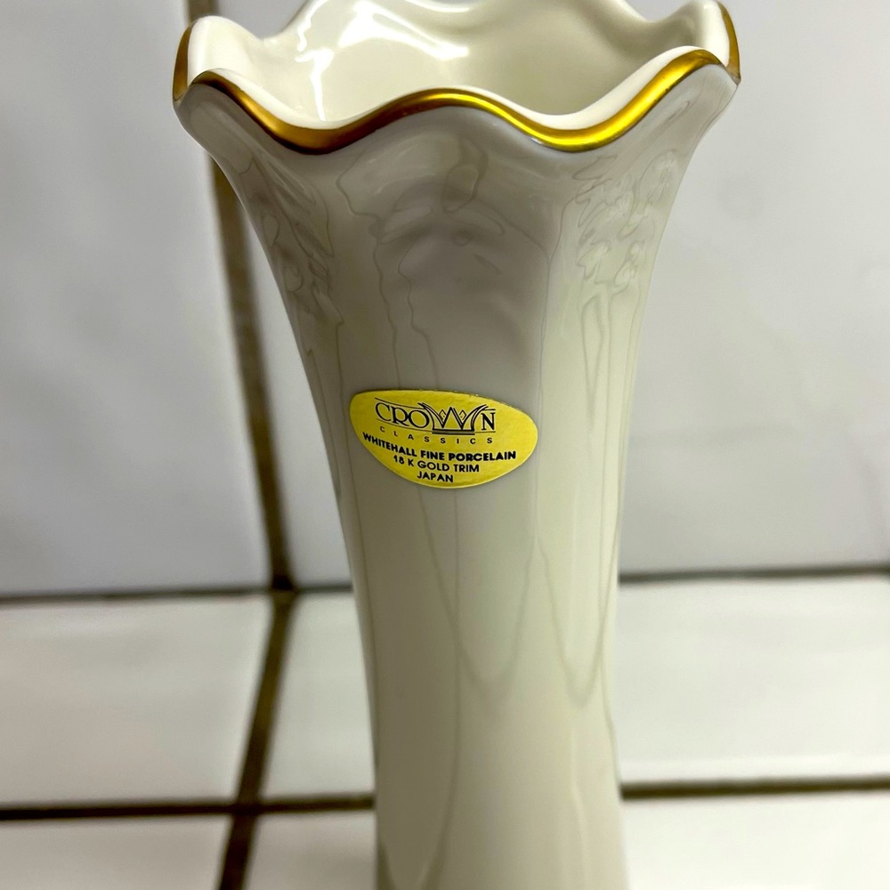 Vintage  Crown Classic Japanese Vase with gold trim